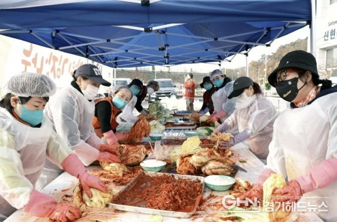 시흥시 신현동, 사랑과 온기 전하는 ‘김장 나눔 행사’ 진행