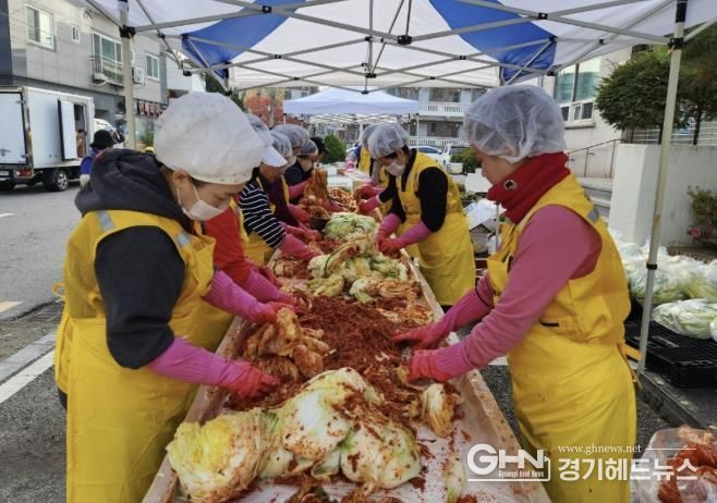 수원 징검다리봉사단, 수원시 장안구 정자2동에서 김장 김치 담그기 행사