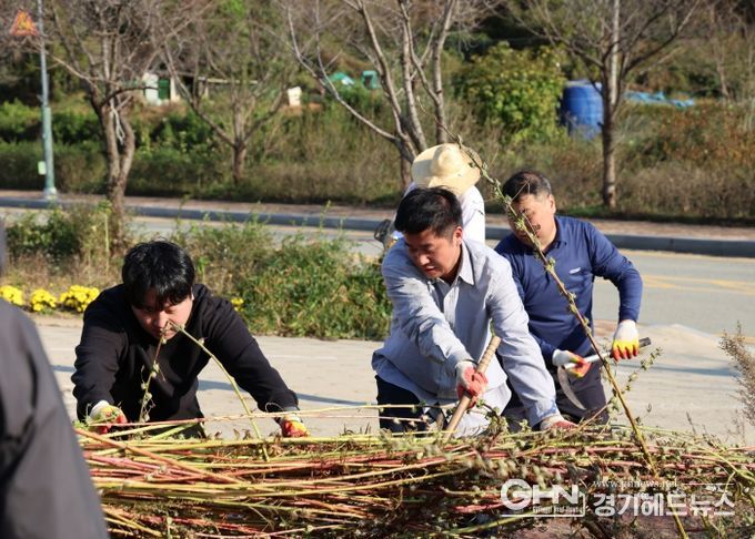 용인도시공사, 케나프 수확부터 기부까지…탄소중립·ESG 경영 실천