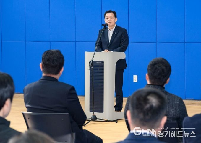 이재준 시장이 준공식에서 축사를 하고 있다.