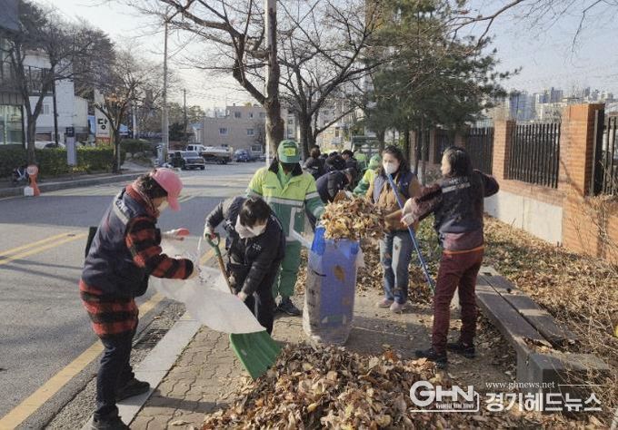 수원시 장안구 파장동, 가을철 낙엽 집중지역 합동정비 실시