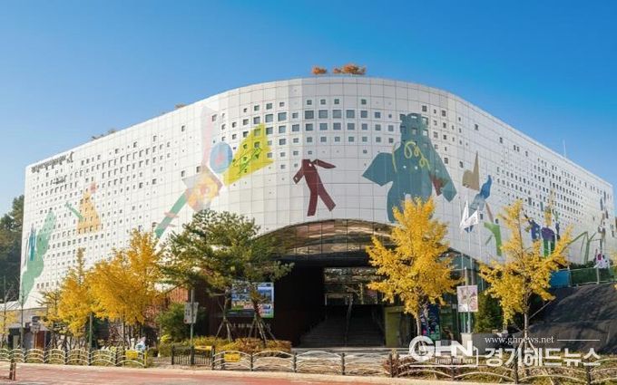 화성시어린이문화센터 전경(미디어 파사드)