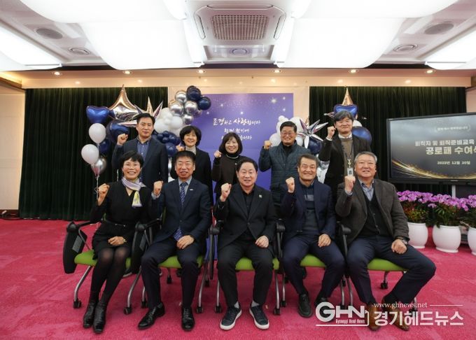 남양주시, 퇴직 공무원 공로패 수여…헌신에 감사, 새로운 시작 응원