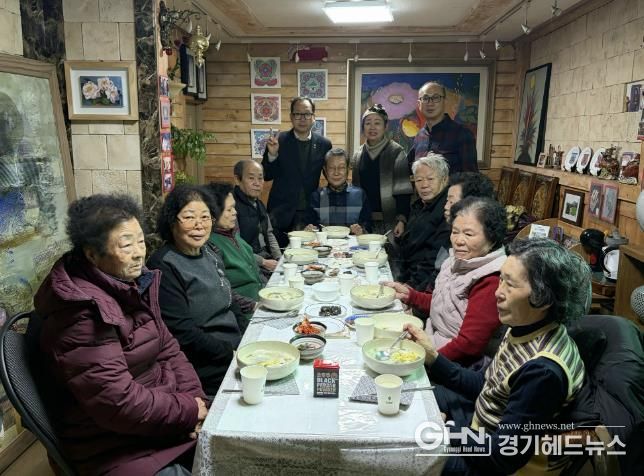 수원시 권선구 세류2동 한국치매미술치료협회, 새해맞이 떡국 나눔 행사
