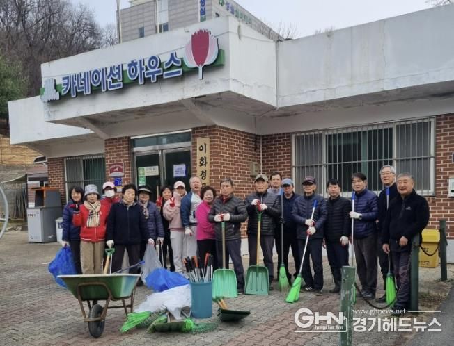 수원시 장안구 이목동, 주민 참여 '봄맞이 마을 대청소' 실시