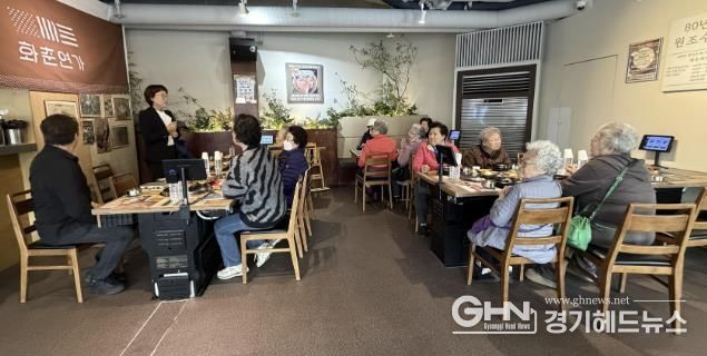 수원시 권선구 금곡동 정성 담은 한상, 화춘연가에서 어르신 점심식사 대접