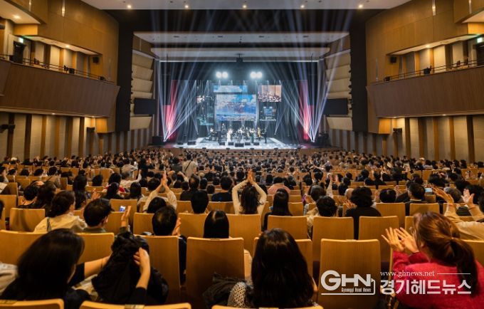 28일 용인포은아트홀에서 이상일 시장은 '그림과 스토리가 있는 음악회' 해설자로 참여했다