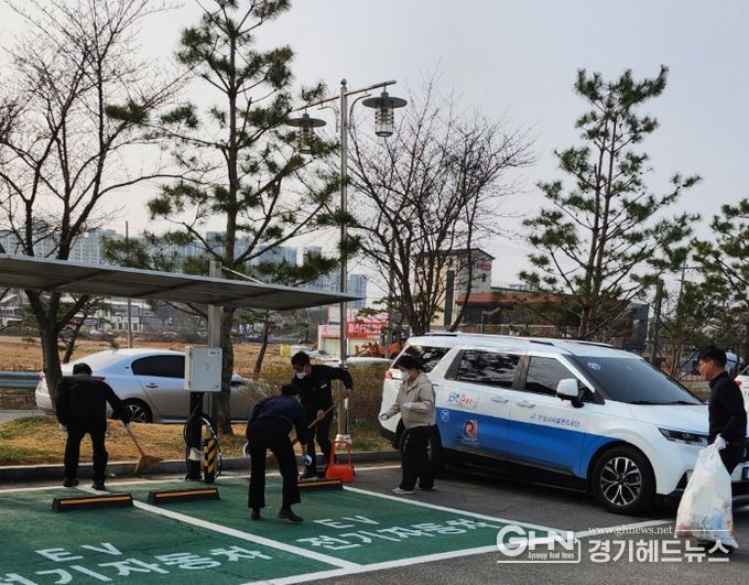 안성시시설관리공단 교통약자지원팀, 안전한 환경 조성 및 이용객 편의를 위한 주변 환경 정화 활동 첫 실시