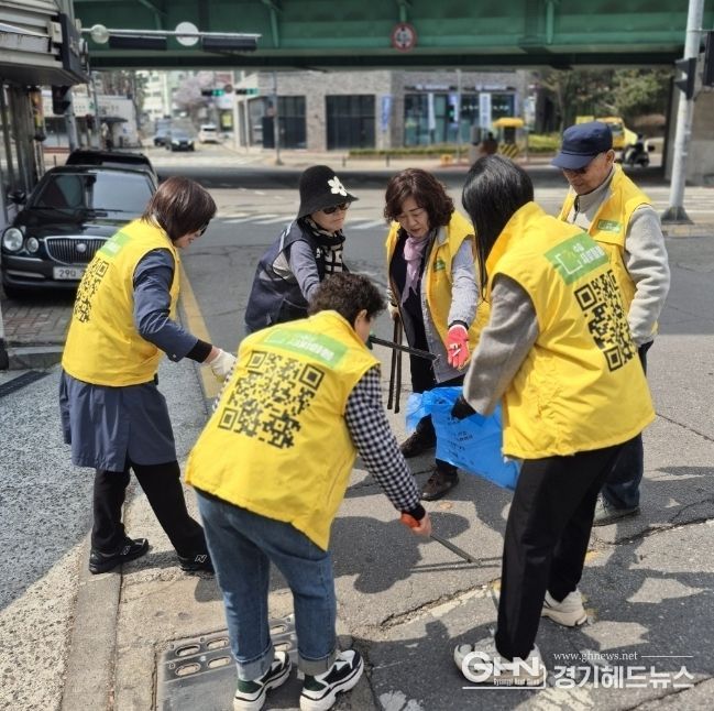 수원시 팔달구 우만2동, '봄바람 타고 싹~ 바뀐 우리동네!'... 새봄맞이 대청소 실시