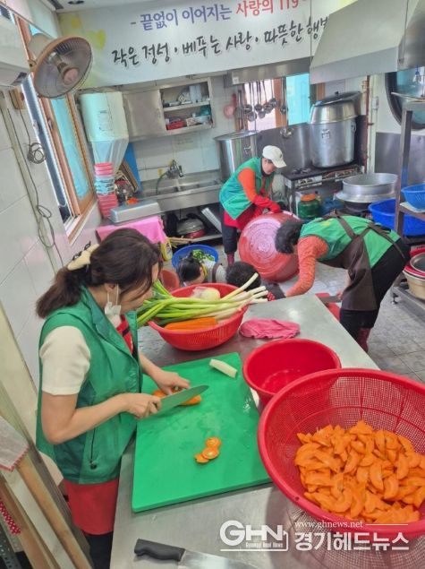 수원시 권선구 평동 새마을지도자부녀회, ‘사랑의 119 음식 음식 나눔’으로 소외 이웃 향한 온기 전달